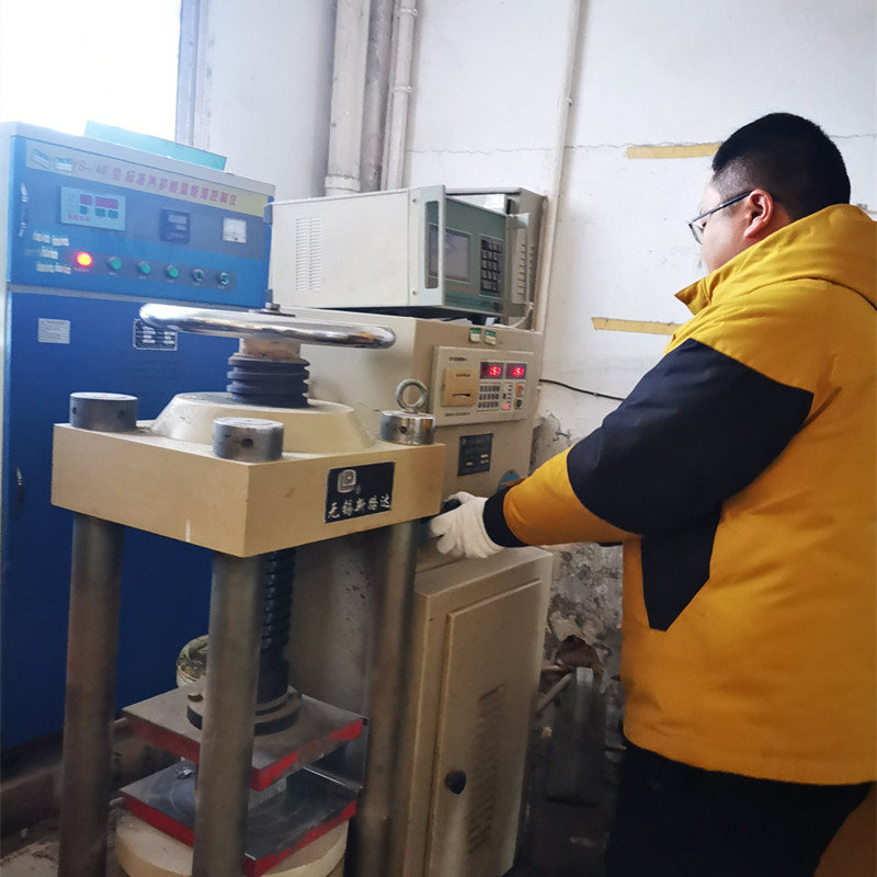 094622-799123.jpg 壓石塊.jpg